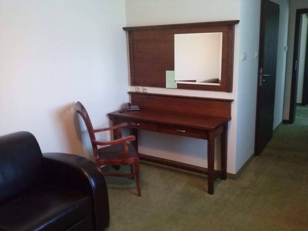 Hotel Neo Międzyrzecz Zimmer foto