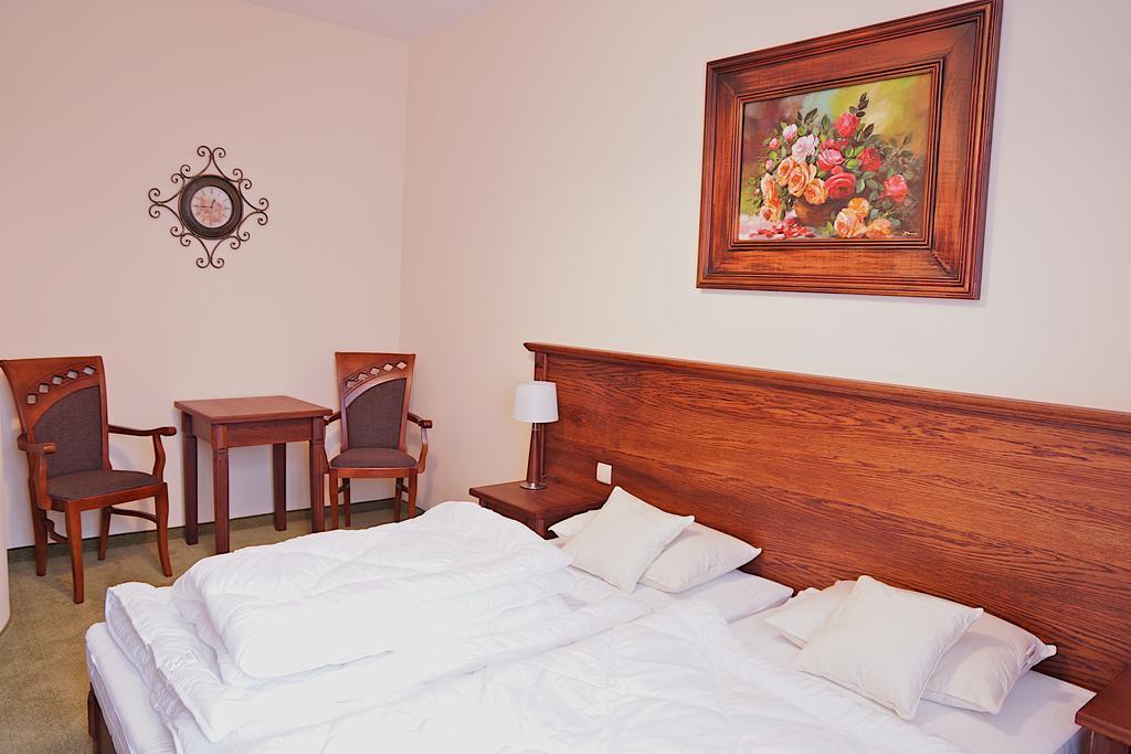 Hotel Neo Międzyrzecz Zimmer foto